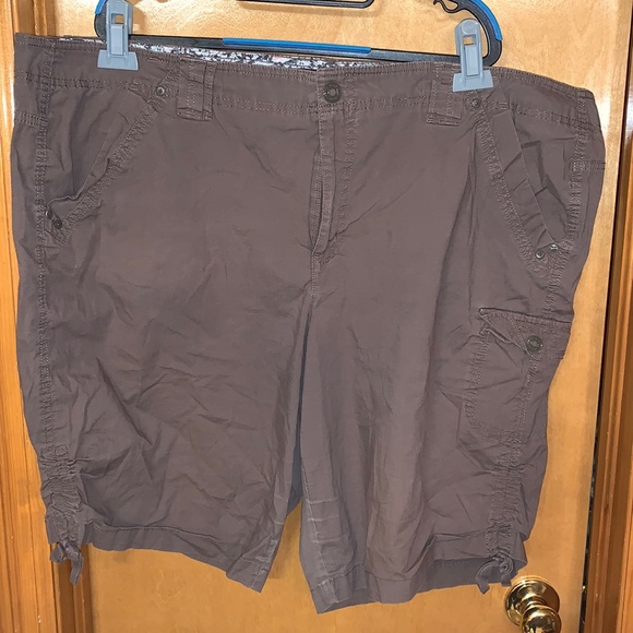 Gloria Vanderbilt Pants - Brown khaki shorts